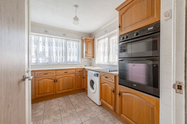 1 Patricia Close, Lowestoft photo 3