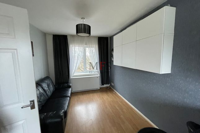 23, Copthorne Mews, Middlesex photo 4