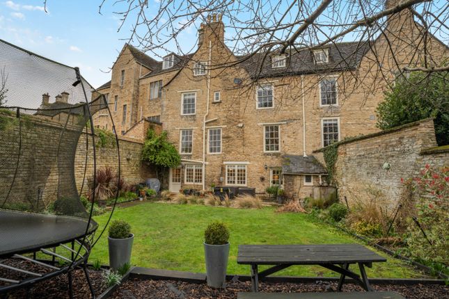 Detached house to rent in St George's Square, Stamford, Lincolnshire