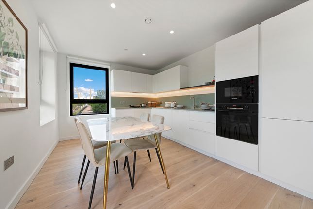 PARKVIEW, East Parkside, London photo 2