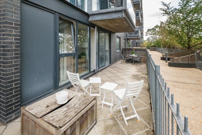 Flat 4, 71D, Drayton Park, London photo 4