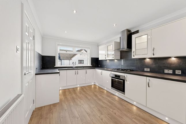 4 Parkland Grove, Bathgate photo 3