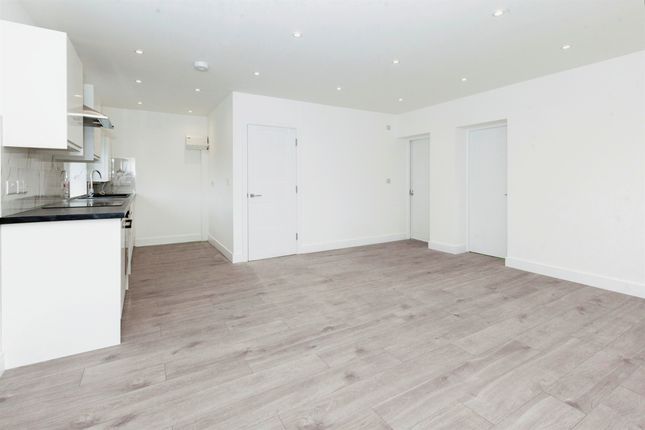 Flat for sale in Faraday Road, Slough