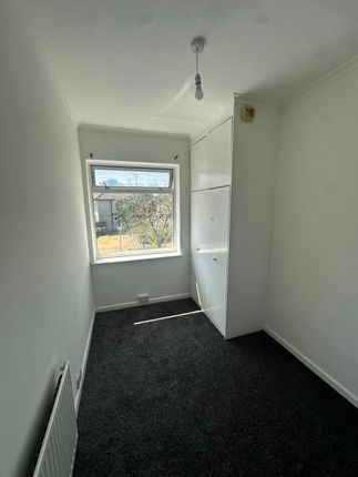 90, Fieldway, Dagenham photo 5