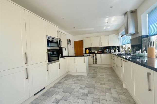 34, Mewstone Avenue, Plymouth photo 4