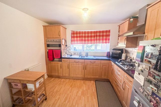 27, Wren Close, Corby photo 2