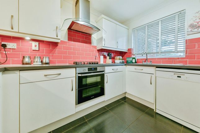 22, Brixham Close, Stevenage photo 2
