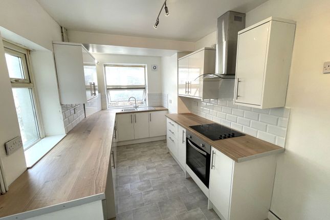 2 Davies Street, Barry photo 4