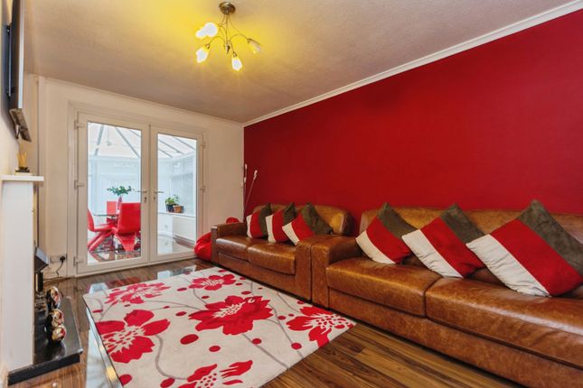 10, Whiteholme Avenue, Manchester photo 2