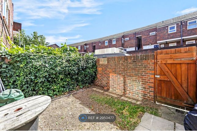 Albany Close, London photo 2