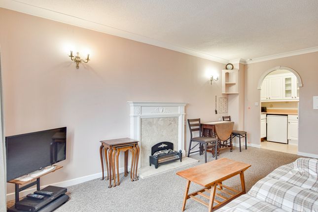 6 Croft Court, Braintree Road, Dunmow photo 2