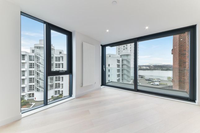 Flat to rent in Summerston House, Royal Wharf, London