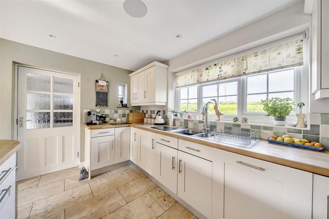 11, Honey Lane, Maidenhead photo 3