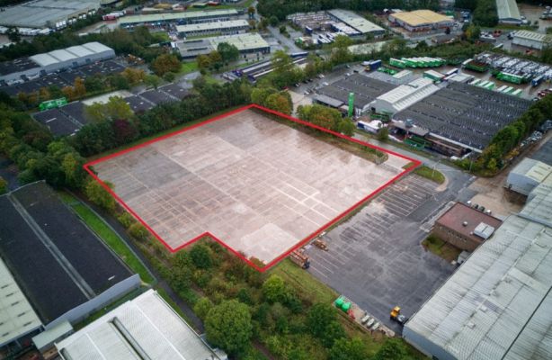 Commercial property to let in Secure Yard, Harcourt, Telford, Shropshire