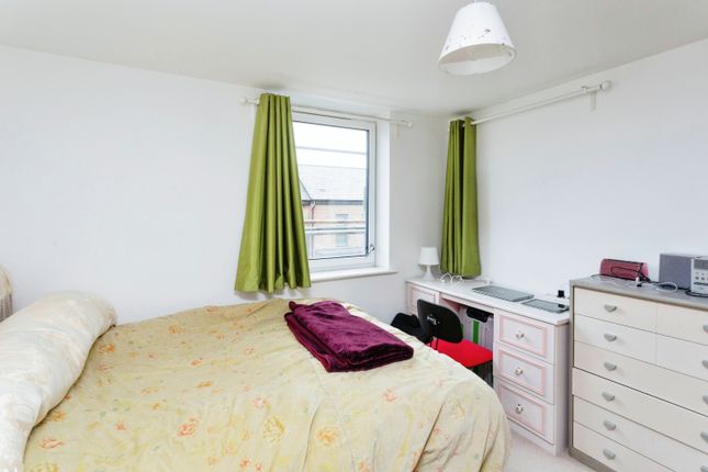 Flat for sale in Larson Close, Oakgrove, Milton Keynes, Buckinghamshire