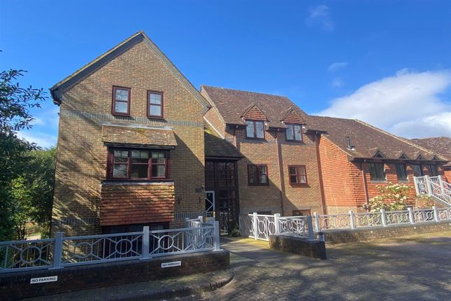 Flat to rent in Flat 2/Beaufield Gate, Three Gates Lane, Haslemere, Surrey