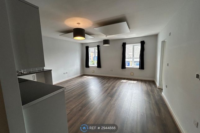 Flat, High St, Heckmondwike photo 4