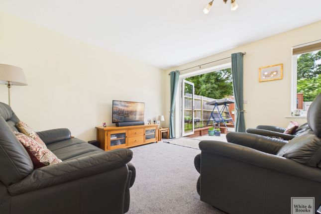 8 Cyril Way, Chichester photo 3