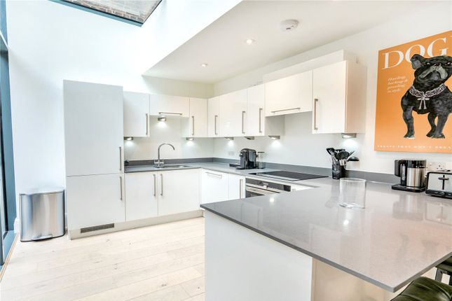 Flat 1, 64, Lincoln's Inn Fields, London photo 4