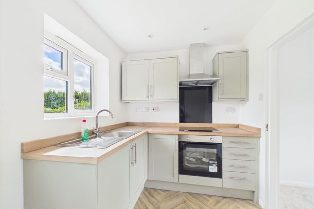 13 Pingle Bank, Peterborough photo 4