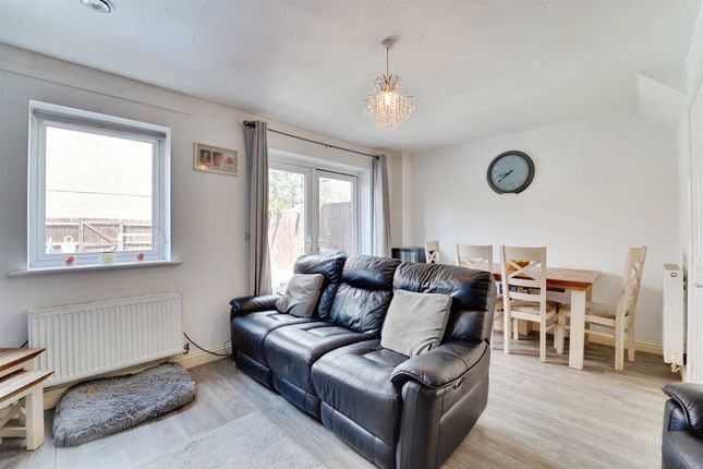 63, Samuel Jones Crescent, St. Neots photo 3