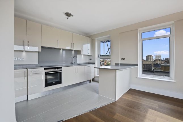 Flat for sale in Harrow Lodge, St. Johns Wood Road
