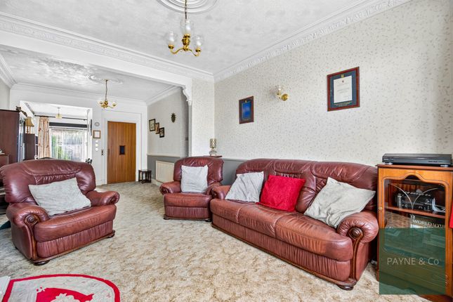 402 Horns Road, Ilford photo 4