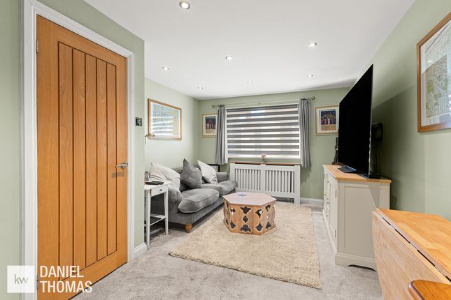 14, Eagle Close, Waltham Abbey photo 3