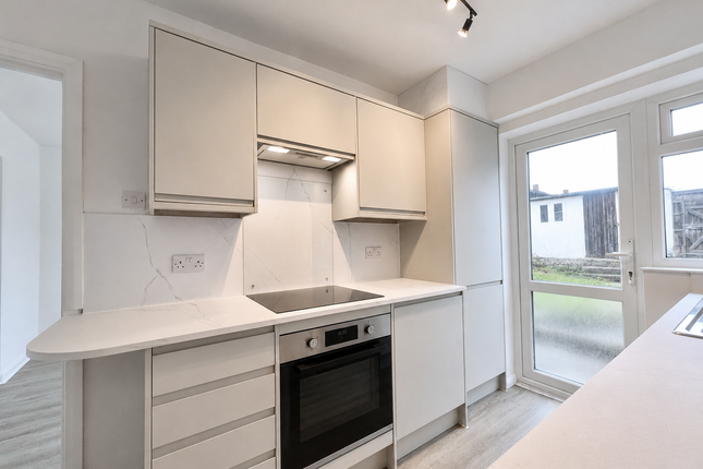 29 Elgin Avenue, Romford photo 5