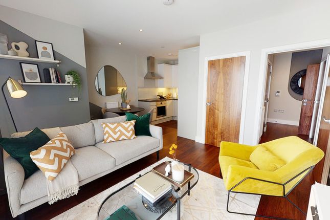 Thumbnail Flat for sale in Mercury Walk, London