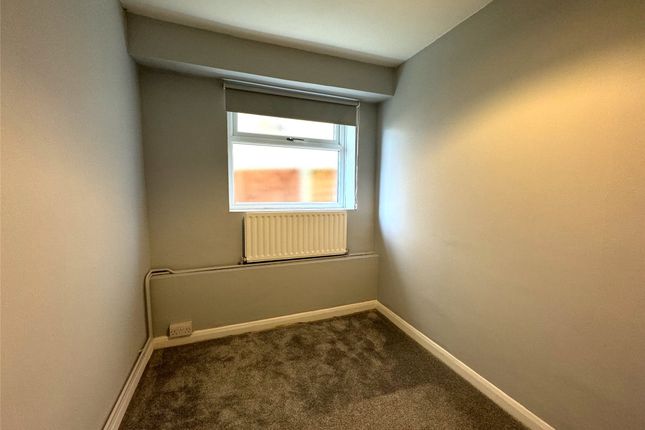 Flat to rent in Earlswood Road, Redhill, Surrey