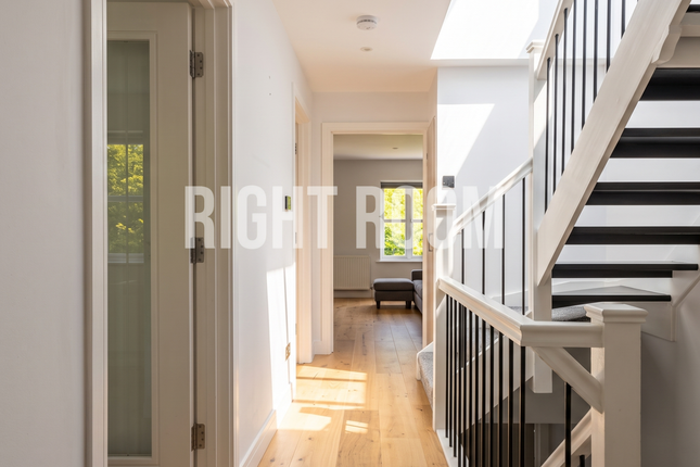 7 Scrubs Lane, London photo 2