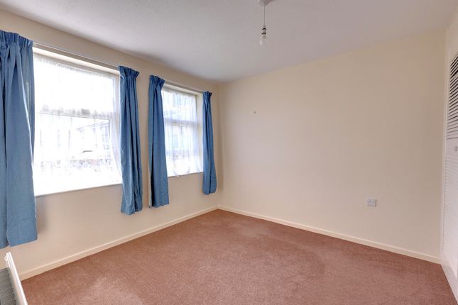 7, Hazelwood, Benfleet photo 3