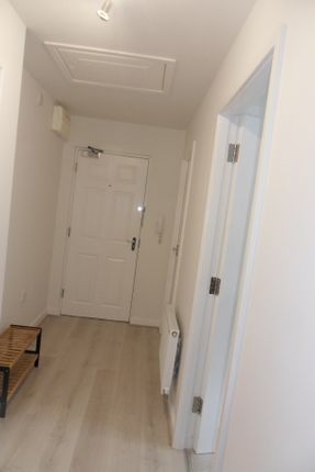 Studio to rent in Spinnaker Close, Ripley