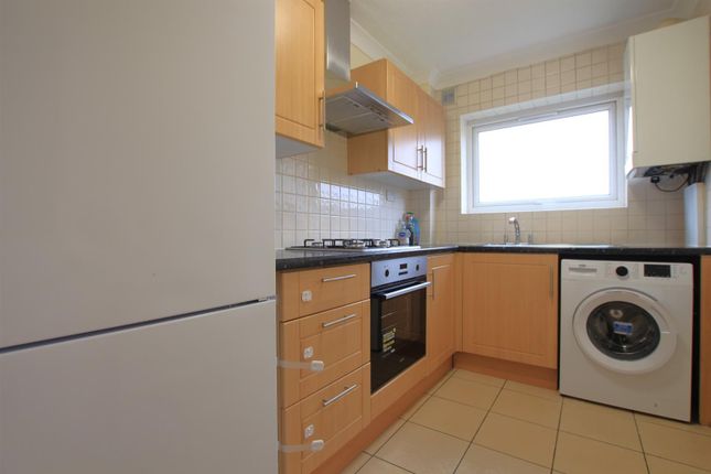 Thumbnail Flat to rent in Wivenhoe Court, Hounslow