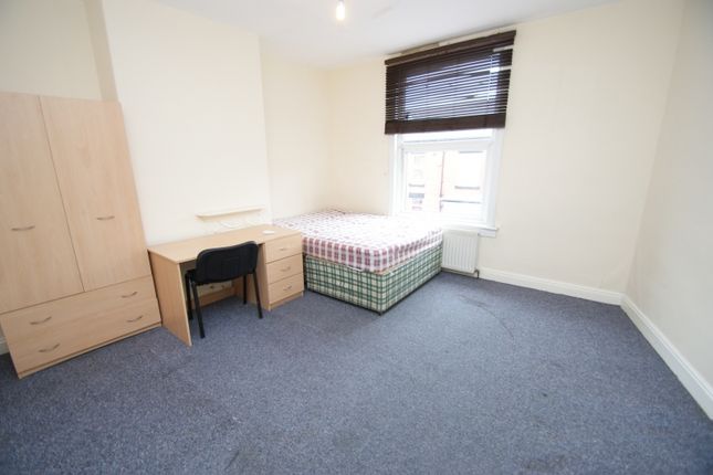 End terrace house to rent in Norwood Place, Hyde Park, Leeds