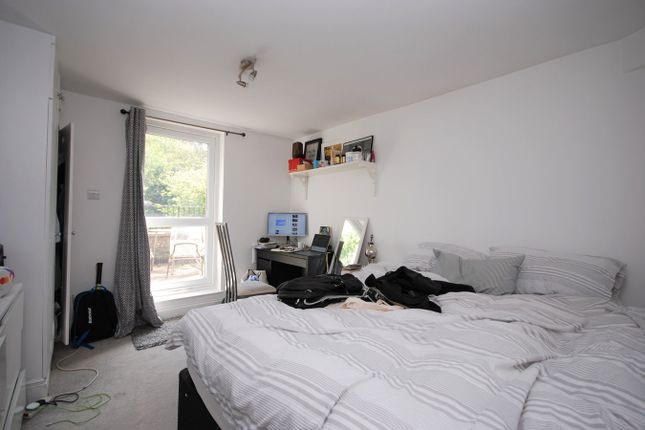 Flat to rent in Leander Road, Brixton