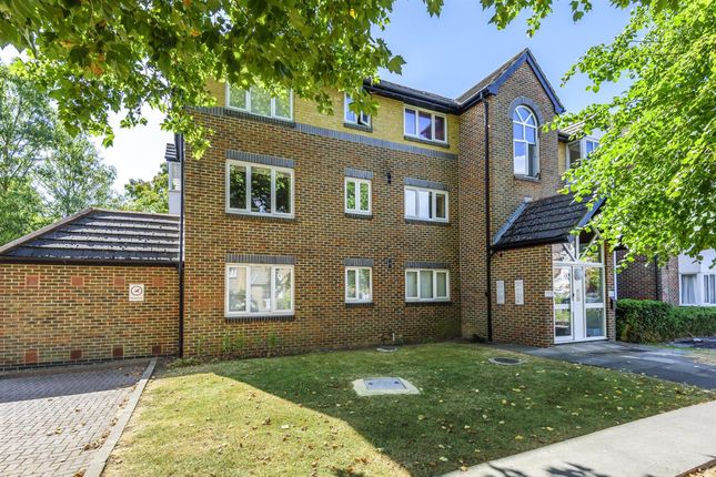 Flat for sale in Cotswold Way, Worcester Park