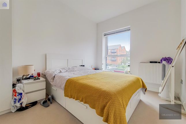 Terraced house to rent in Valley Road, London