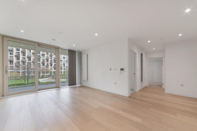 Flat for sale in Carrick House, Royal Wharf, London