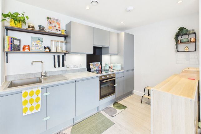 Apartment 602,, Regent Plaza, 84 Oldfield Road photo 5