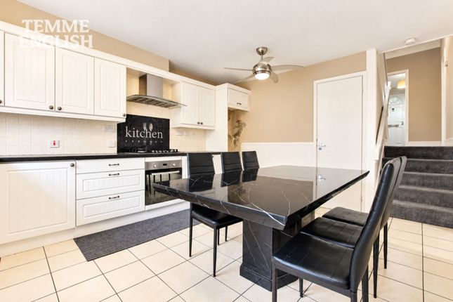 2 Gratmore Green, Basildon photo 2