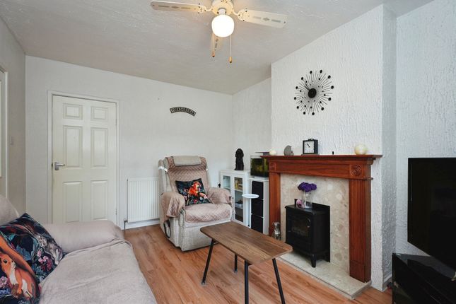 135, Broadstone Way, Bradford photo 4