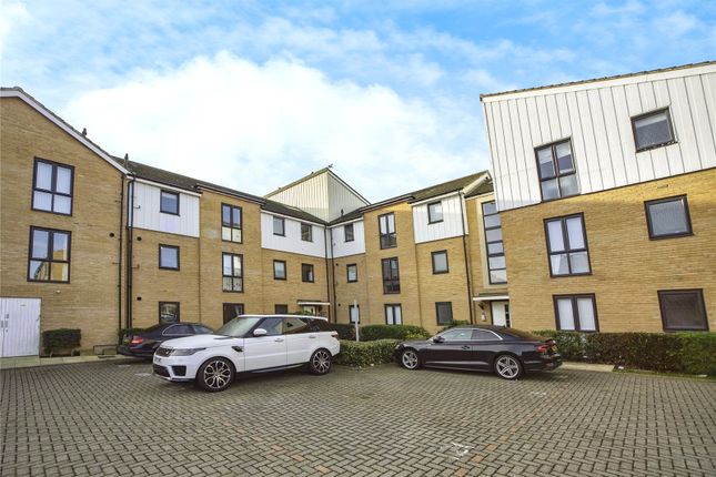 Flat for sale in Fairlane Drive, South Ockendon, Essex