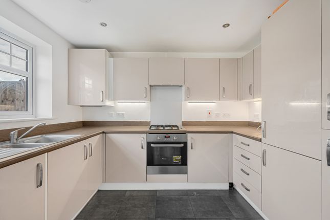 23, Falcon Way, St Albans photo 4