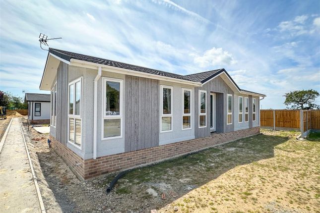 Thumbnail Mobile/park home for sale in Chester Park, Omar Avenue, Clacton On Sea