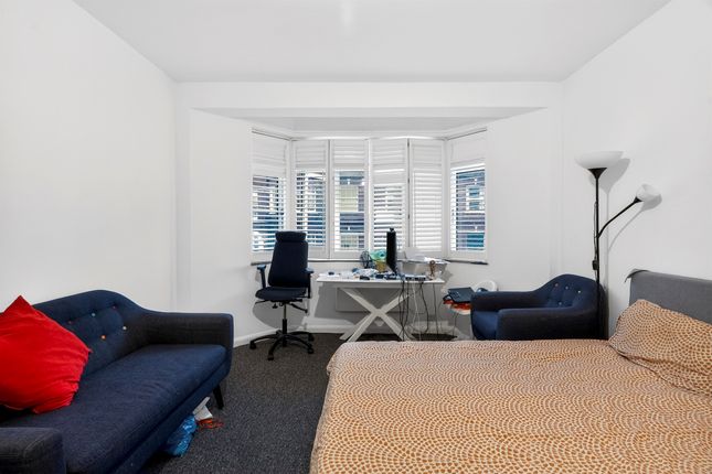 Flat 12, Barton Court, Barons Court Road, London photo 2