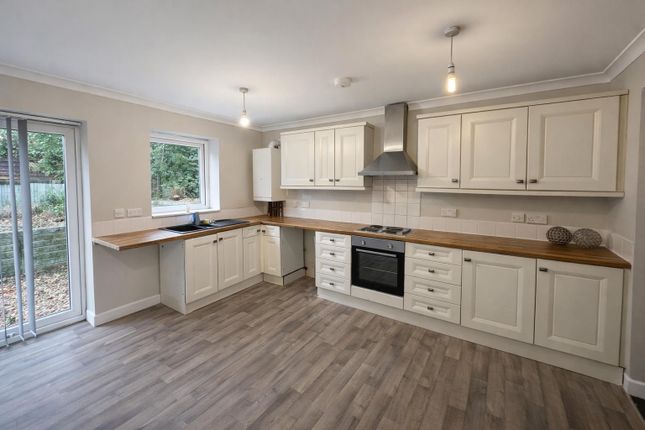 49a, Wheathead Lane, Keighley photo 5