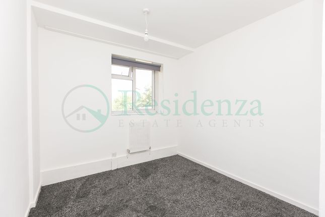 31 Newbridge Court, Hazelhurst Road, London photo 4