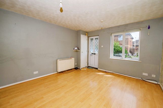 17, Elveden Close, Luton photo 2